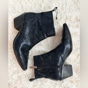 Zara Black Textured Ankle Boots